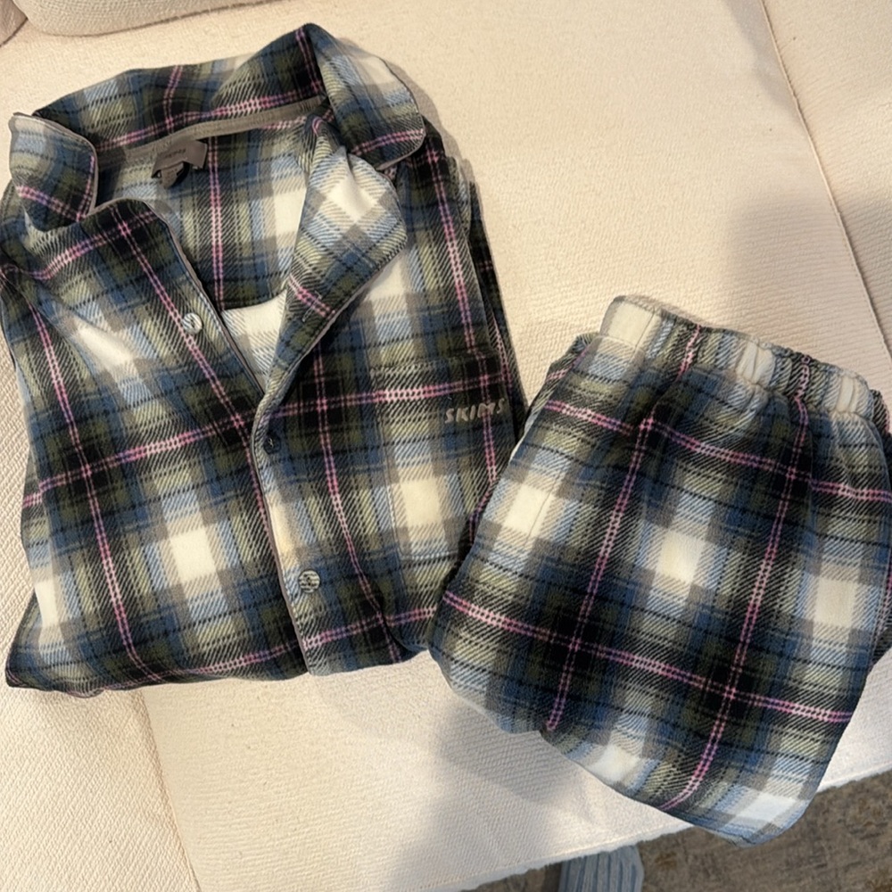 Skims Fleece Pajama Set - Picture 2 of 2